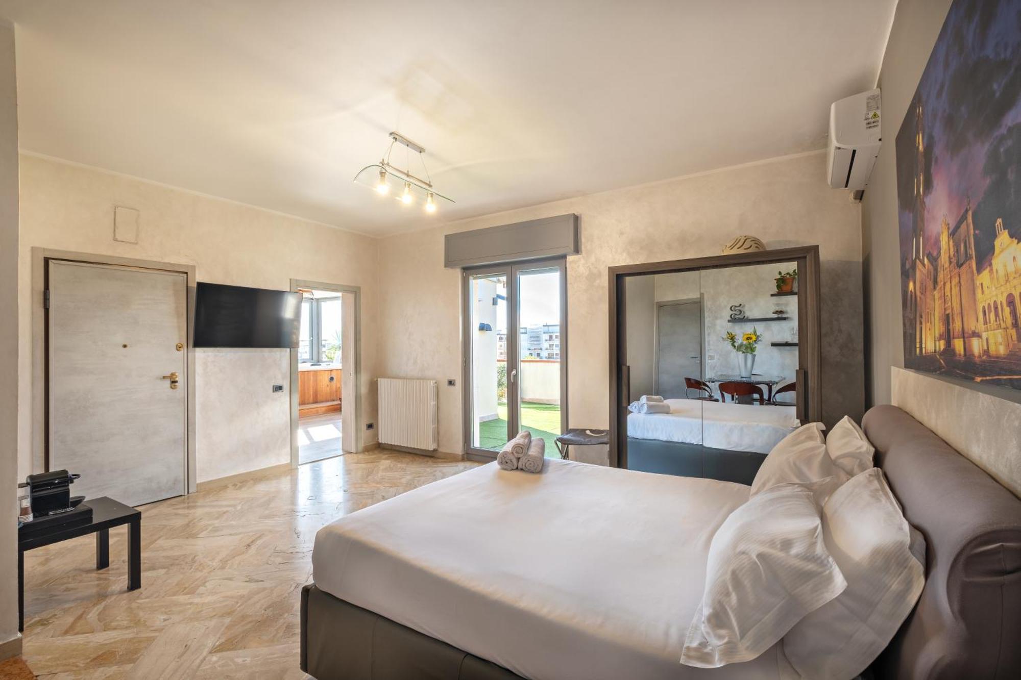 Penthouse Station Luxury Apts Le Dimore Бриндизи Екстериор снимка
